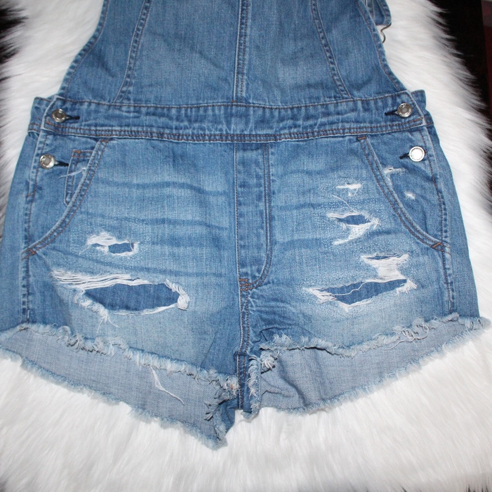 American Eagle, distressed  overalls jean Shorts Medium - Picture 7 of 9